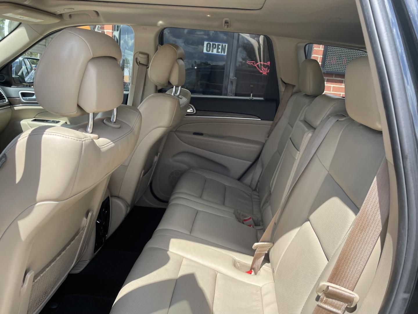 2018 Black /TAN Jeep Grand Cherokee Limited 2WD (1C4RJEBG8JC) with an 3.6L V6 DOHC 24V engine, 8A transmission, located at 204 Hwy. 16 East, Carthage, MS, 39051, (601) 267-7277, 0.000000, 0.000000 - Photo#6
