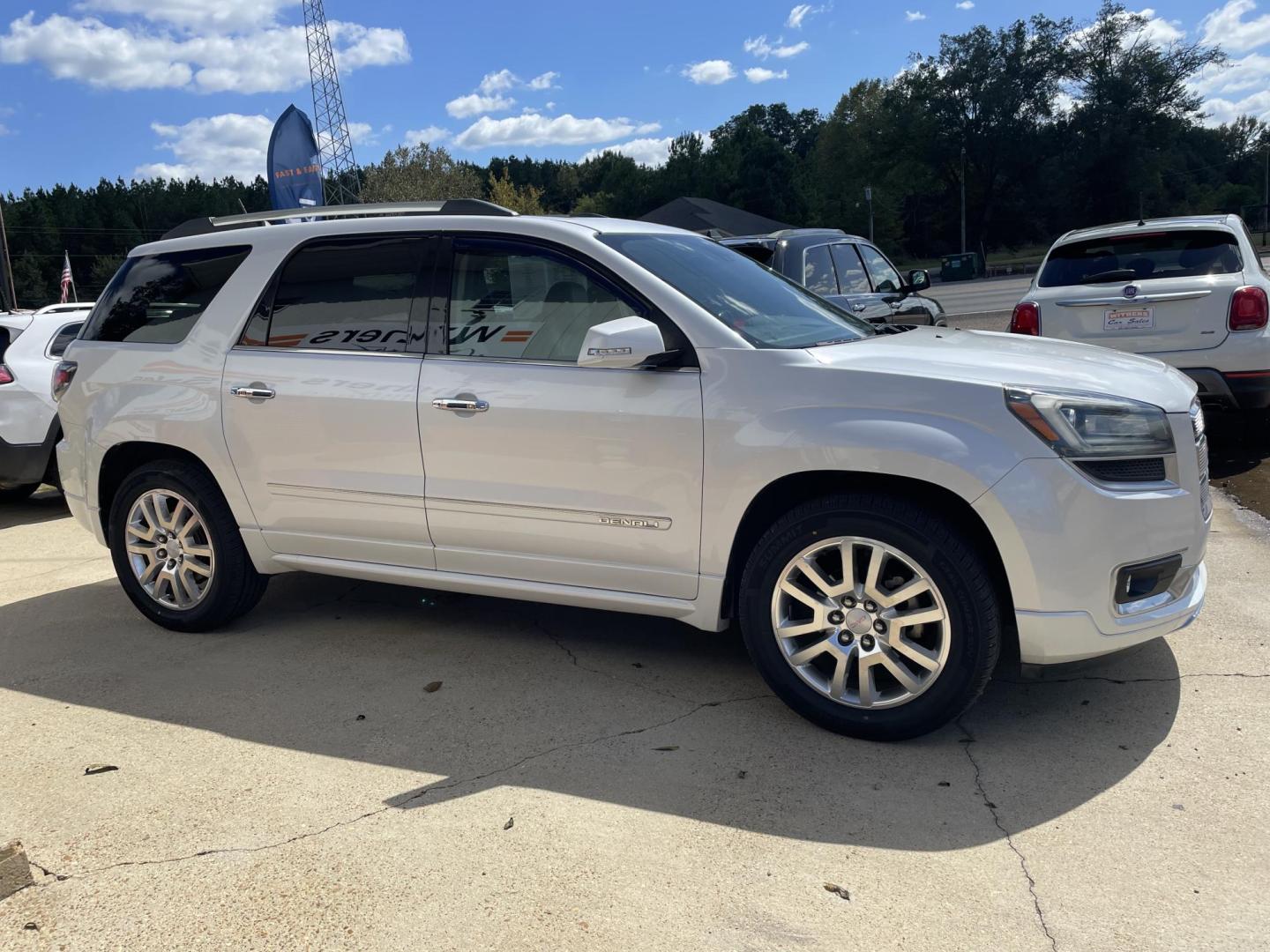 2016 White /Tan GMC Acadia Denali FWD (1GKKRTKD9GJ) with an 3.6L V6 DOHC 24V engine, 6-Speed Automatic transmission, located at 204 Hwy. 16 East, Carthage, MS, 39051, (601) 267-7277, 0.000000, 0.000000 - Photo#1