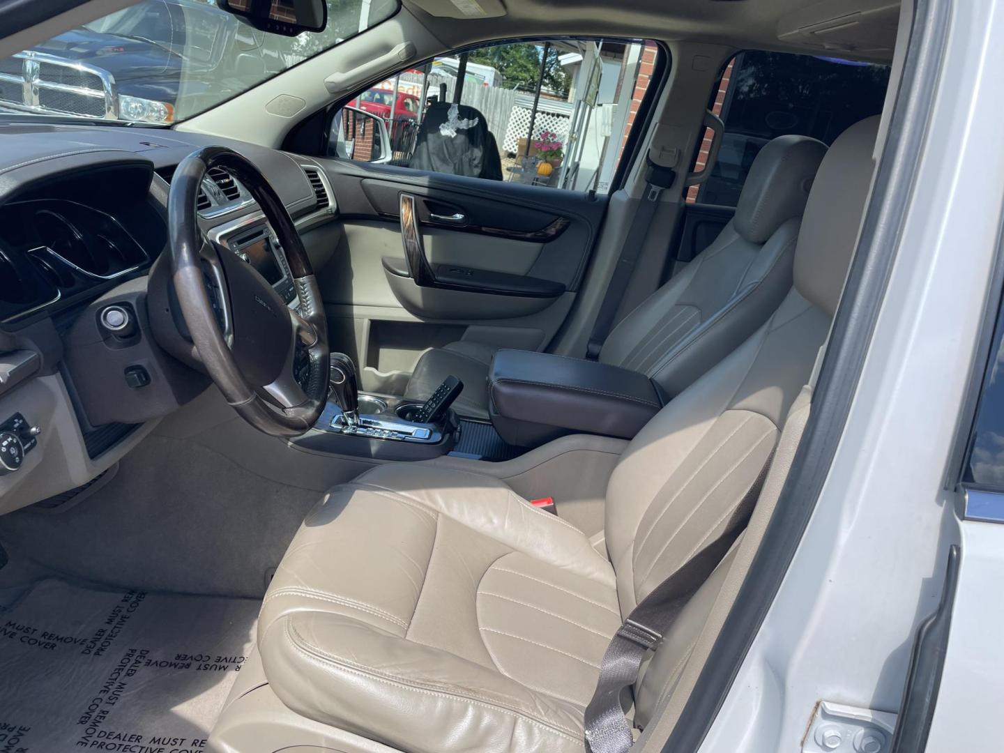 2016 White /Tan GMC Acadia Denali FWD (1GKKRTKD9GJ) with an 3.6L V6 DOHC 24V engine, 6-Speed Automatic transmission, located at 204 Hwy. 16 East, Carthage, MS, 39051, (601) 267-7277, 0.000000, 0.000000 - Photo#4