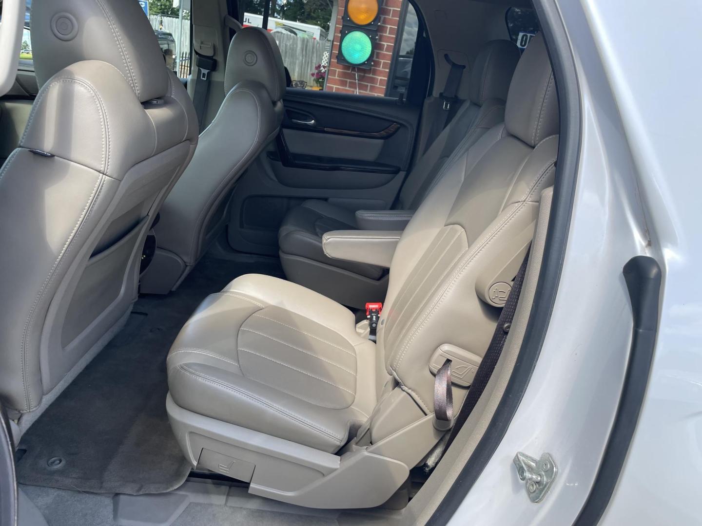 2016 White /Tan GMC Acadia Denali FWD (1GKKRTKD9GJ) with an 3.6L V6 DOHC 24V engine, 6-Speed Automatic transmission, located at 204 Hwy. 16 East, Carthage, MS, 39051, (601) 267-7277, 0.000000, 0.000000 - Photo#6