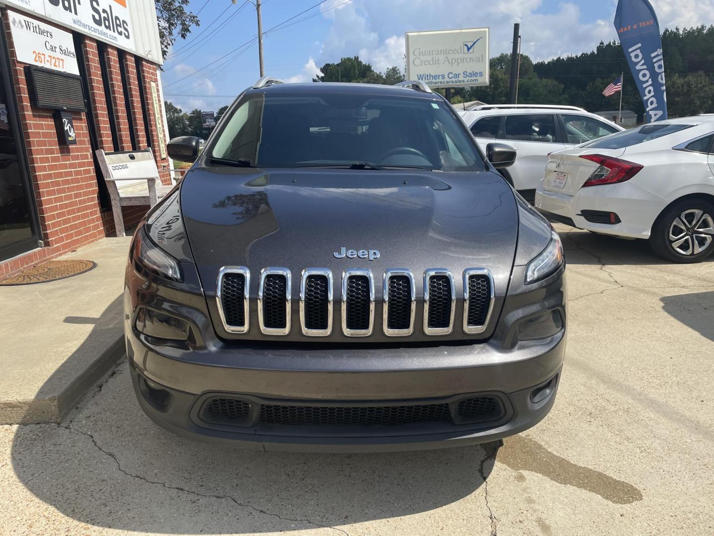 2018 Gray /Black Jeep Cherokee Latitude Plus FWD (1C4PJLLB0JD) with an 2.4L L4 DOHC 16V engine, 9A transmission, located at 204 Hwy. 16 East, Carthage, MS, 39051, (601) 267-7277, 0.000000, 0.000000 - Photo#2