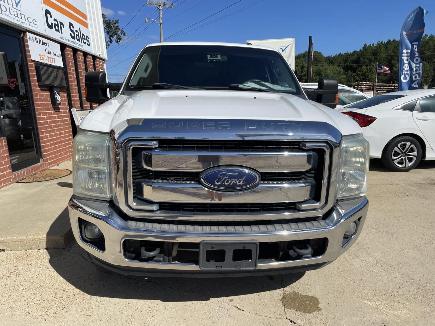 2015 White /Black Ford F-250 SD Lariat SuperCab 2WD (1FT7X2A63FE) with an 6.2L V8 OHV 16V engine, 6-Speed Automatic transmission, located at 204 Hwy. 16 East, Carthage, MS, 39051, (601) 267-7277, 0.000000, 0.000000 - Photo#2