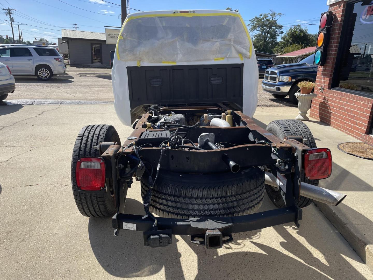 2015 White /Black Ford F-250 SD Lariat SuperCab 2WD (1FT7X2A63FE) with an 6.2L V8 OHV 16V engine, 6-Speed Automatic transmission, located at 204 Hwy. 16 East, Carthage, MS, 39051, (601) 267-7277, 0.000000, 0.000000 - Photo#3