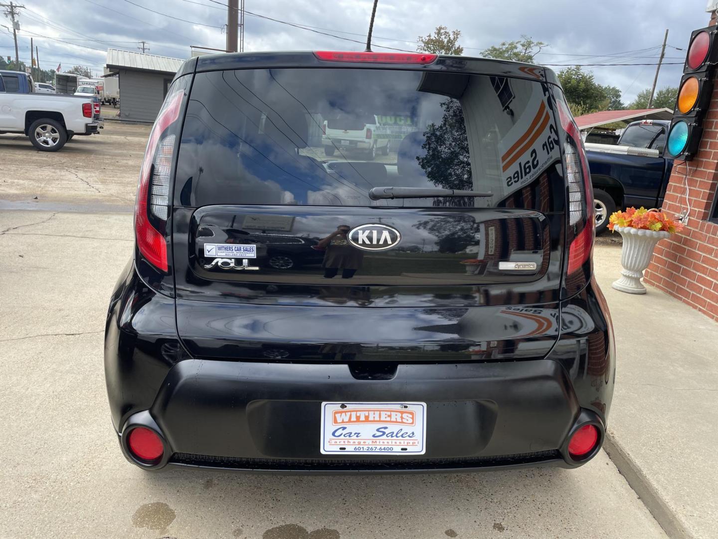 2015 Black /Black Kia Soul + (KNDJP3A58F7) with an 2.0L L4 DOHC 16V engine, 6-Speed Automatic transmission, located at 204 Hwy. 16 East, Carthage, MS, 39051, (601) 267-7277, 0.000000, 0.000000 - Photo#3