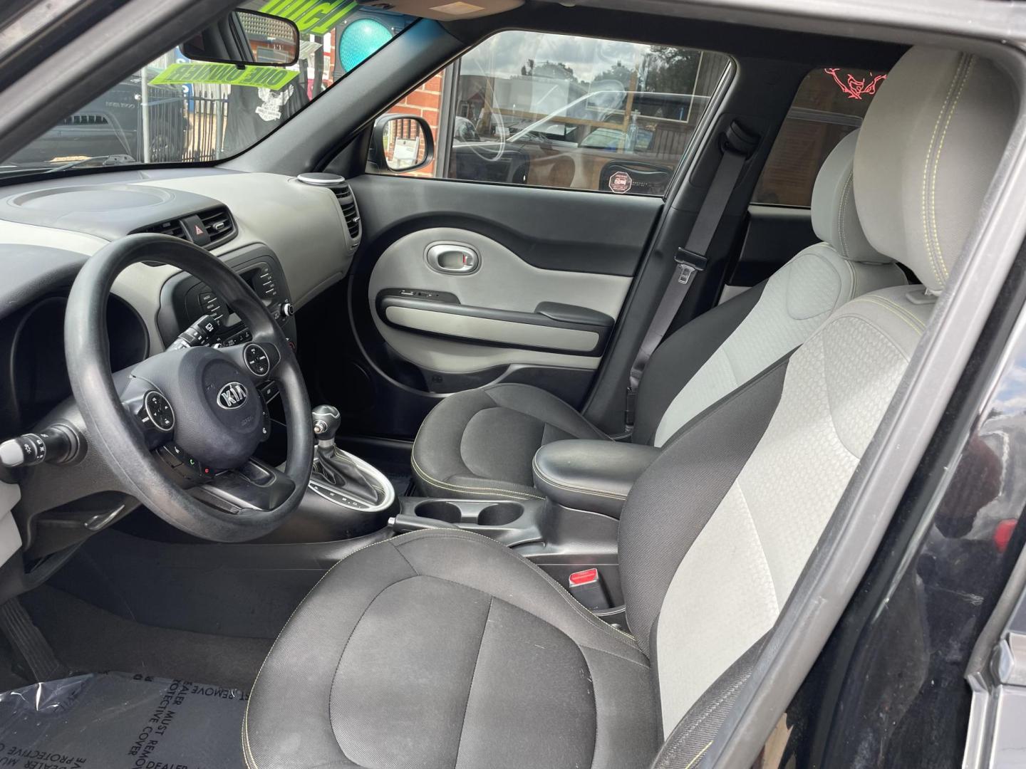 2015 Black /Black Kia Soul + (KNDJP3A58F7) with an 2.0L L4 DOHC 16V engine, 6-Speed Automatic transmission, located at 204 Hwy. 16 East, Carthage, MS, 39051, (601) 267-7277, 0.000000, 0.000000 - Photo#4