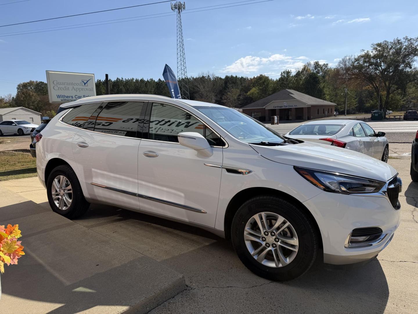 2020 White /GRAY Buick Enclave Essence FWD (5GAERBKW7LJ) with an 3.6L V6 DOHC 24V engine, 9A transmission, located at 204 Hwy. 16 East, Carthage, MS, 39051, (601) 267-7277, 0.000000, 0.000000 - Photo#1