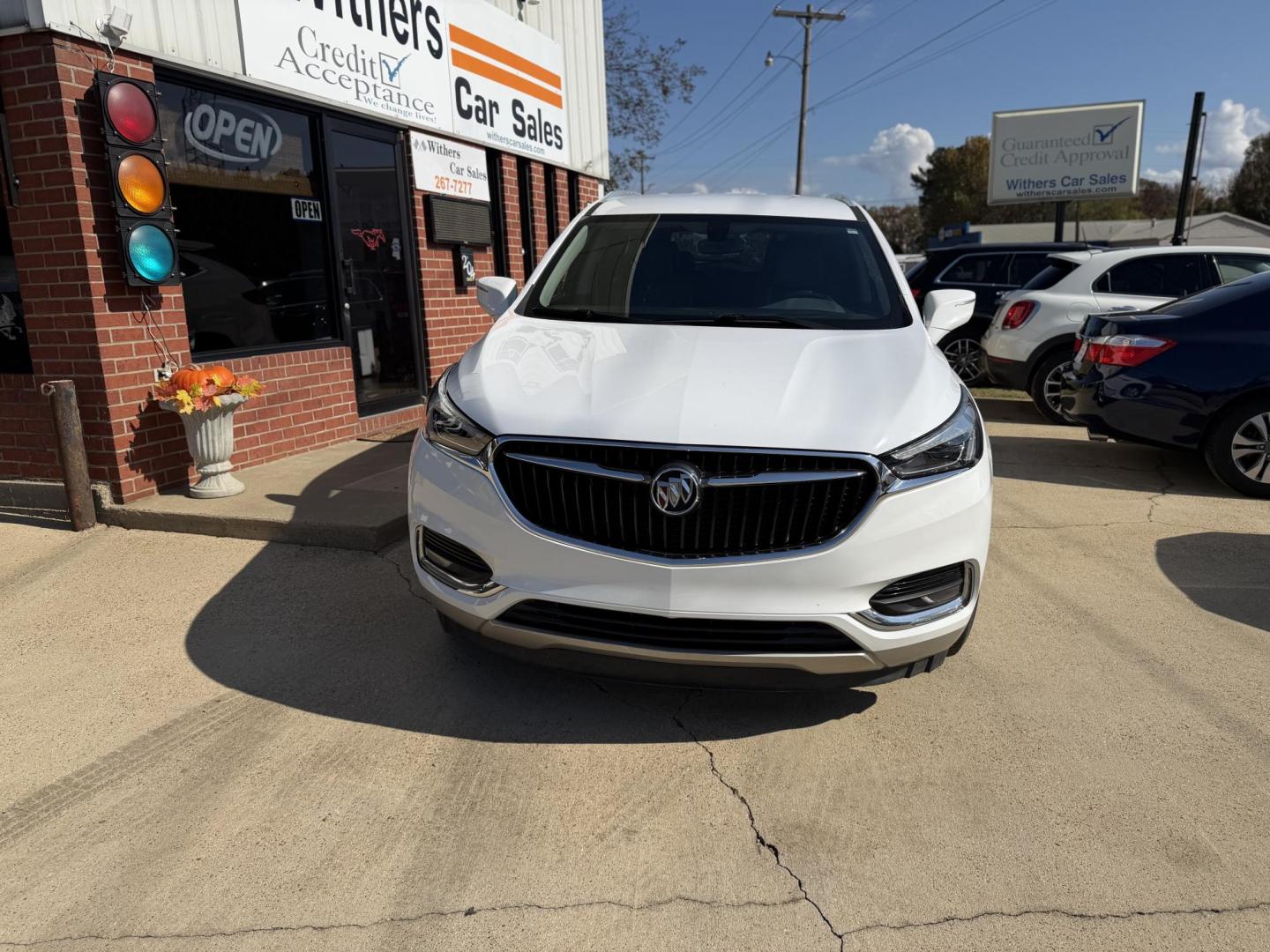 2020 White /GRAY Buick Enclave Essence FWD (5GAERBKW7LJ) with an 3.6L V6 DOHC 24V engine, 9A transmission, located at 204 Hwy. 16 East, Carthage, MS, 39051, (601) 267-7277, 0.000000, 0.000000 - Photo#2