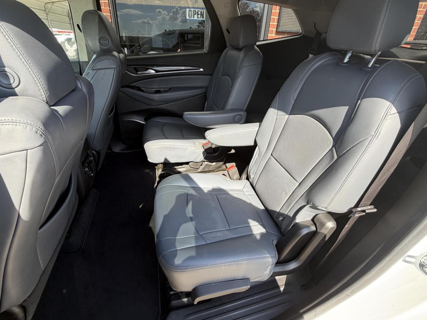 2020 White /GRAY Buick Enclave Essence FWD (5GAERBKW7LJ) with an 3.6L V6 DOHC 24V engine, 9A transmission, located at 204 Hwy. 16 East, Carthage, MS, 39051, (601) 267-7277, 0.000000, 0.000000 - Photo#5