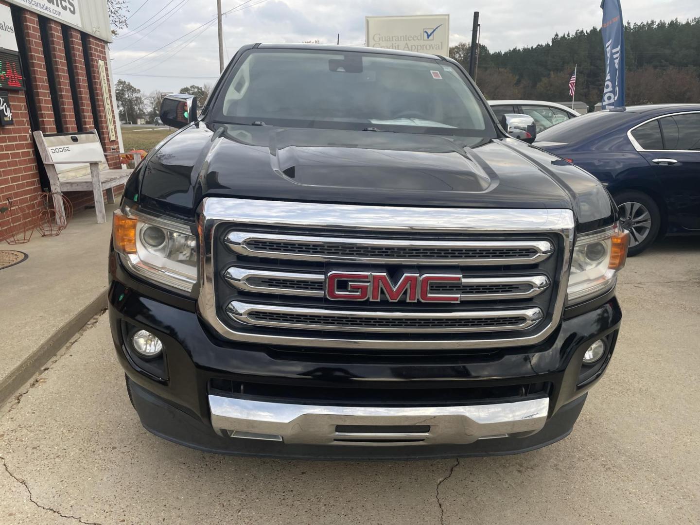 2016 Black /Black GMC Canyon SLT Crew Cab 2WD (1GTG5DE39G1) with an 3.6L V6 DOHC 24V engine, 6A transmission, located at 204 Hwy. 16 East, Carthage, MS, 39051, (601) 267-7277, 0.000000, 0.000000 - Photo#2