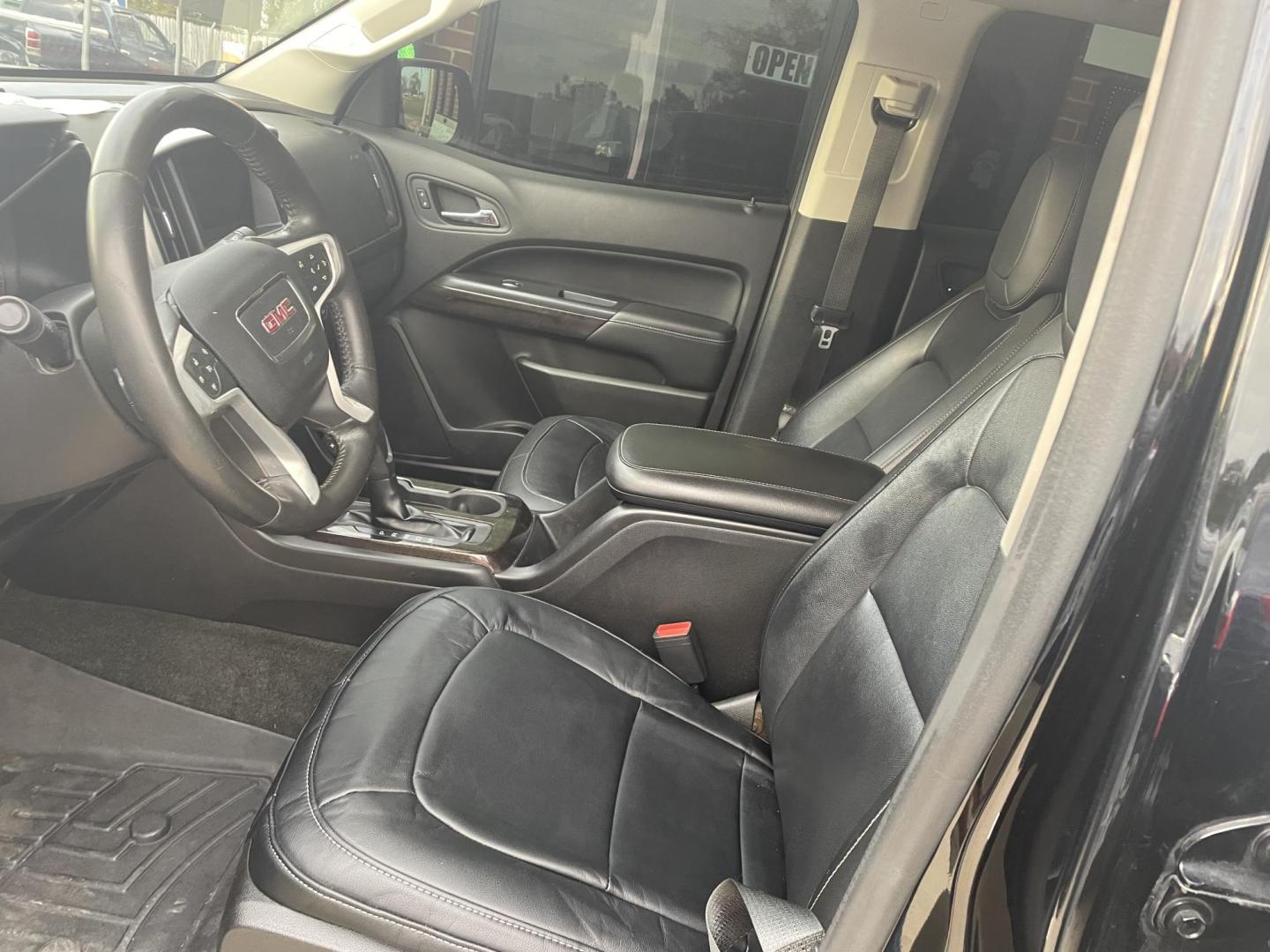 2016 Black /Black GMC Canyon SLT Crew Cab 2WD (1GTG5DE39G1) with an 3.6L V6 DOHC 24V engine, 6A transmission, located at 204 Hwy. 16 East, Carthage, MS, 39051, (601) 267-7277, 0.000000, 0.000000 - Photo#4
