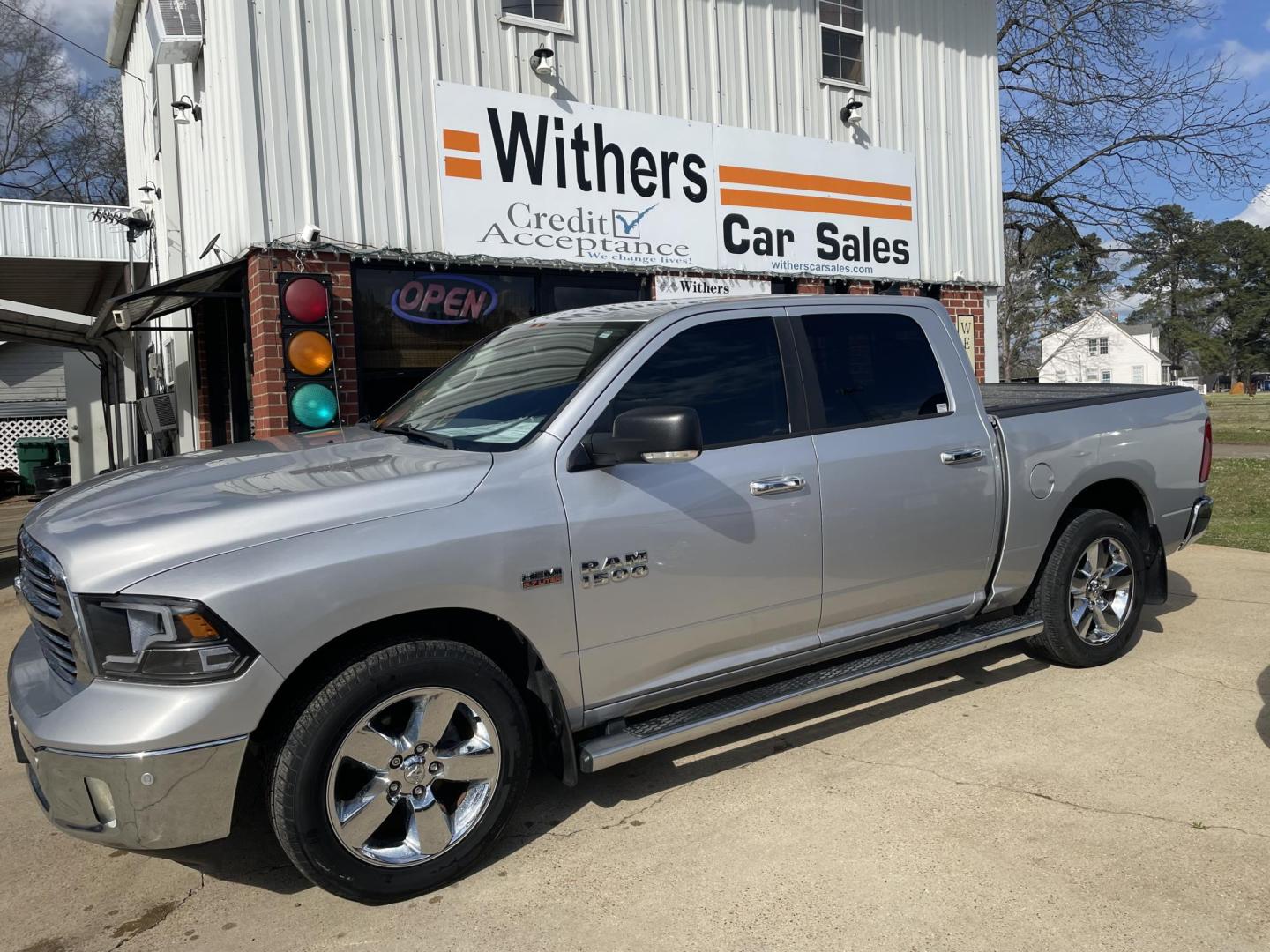 2016 Silver /Black RAM 1500 SLT Crew Cab SWB 2WD (1C6RR6LTXGS) with an 5.7L V8 OHV 16V engine, 6A transmission, located at 204 Hwy. 16 East, Carthage, MS, 39051, (601) 267-7277, 0.000000, 0.000000 - Photo#0