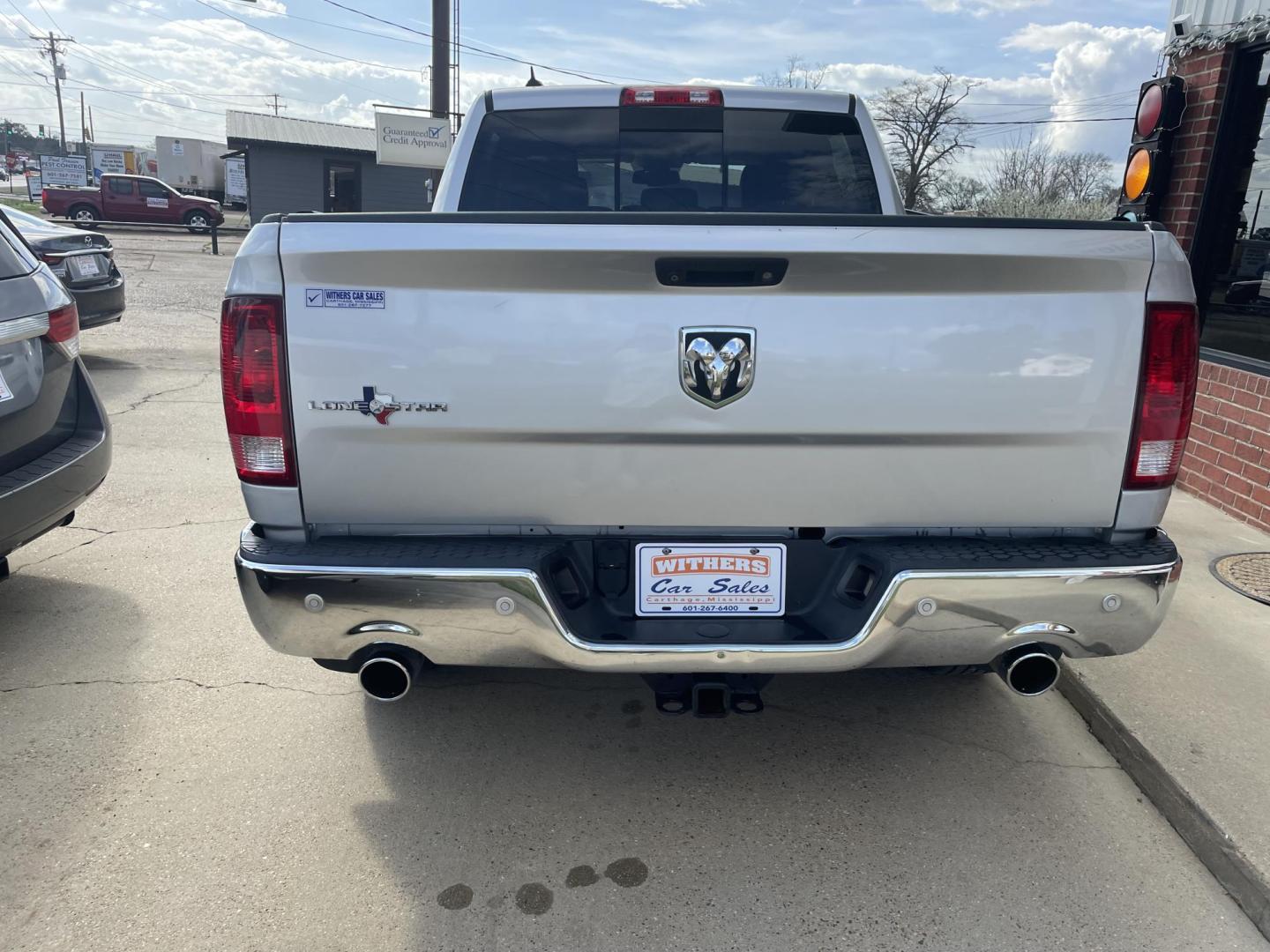 2016 Silver /Black RAM 1500 SLT Crew Cab SWB 2WD (1C6RR6LTXGS) with an 5.7L V8 OHV 16V engine, 6A transmission, located at 204 Hwy. 16 East, Carthage, MS, 39051, (601) 267-7277, 0.000000, 0.000000 - Photo#3