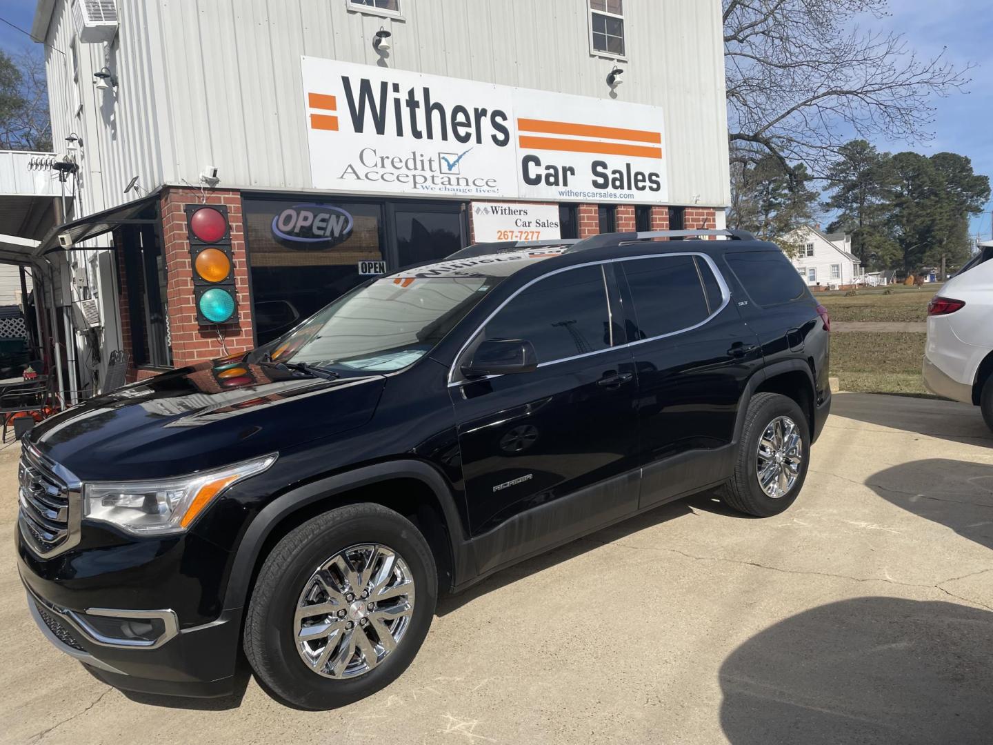 2019 Black /Black GMC Acadia SLT-1 FWD (1GKKNMLSXKZ) with an 3.6L V6 DOHC 24V engine, 6A transmission, located at 204 Hwy. 16 East, Carthage, MS, 39051, (601) 267-7277, 0.000000, 0.000000 - Photo#0