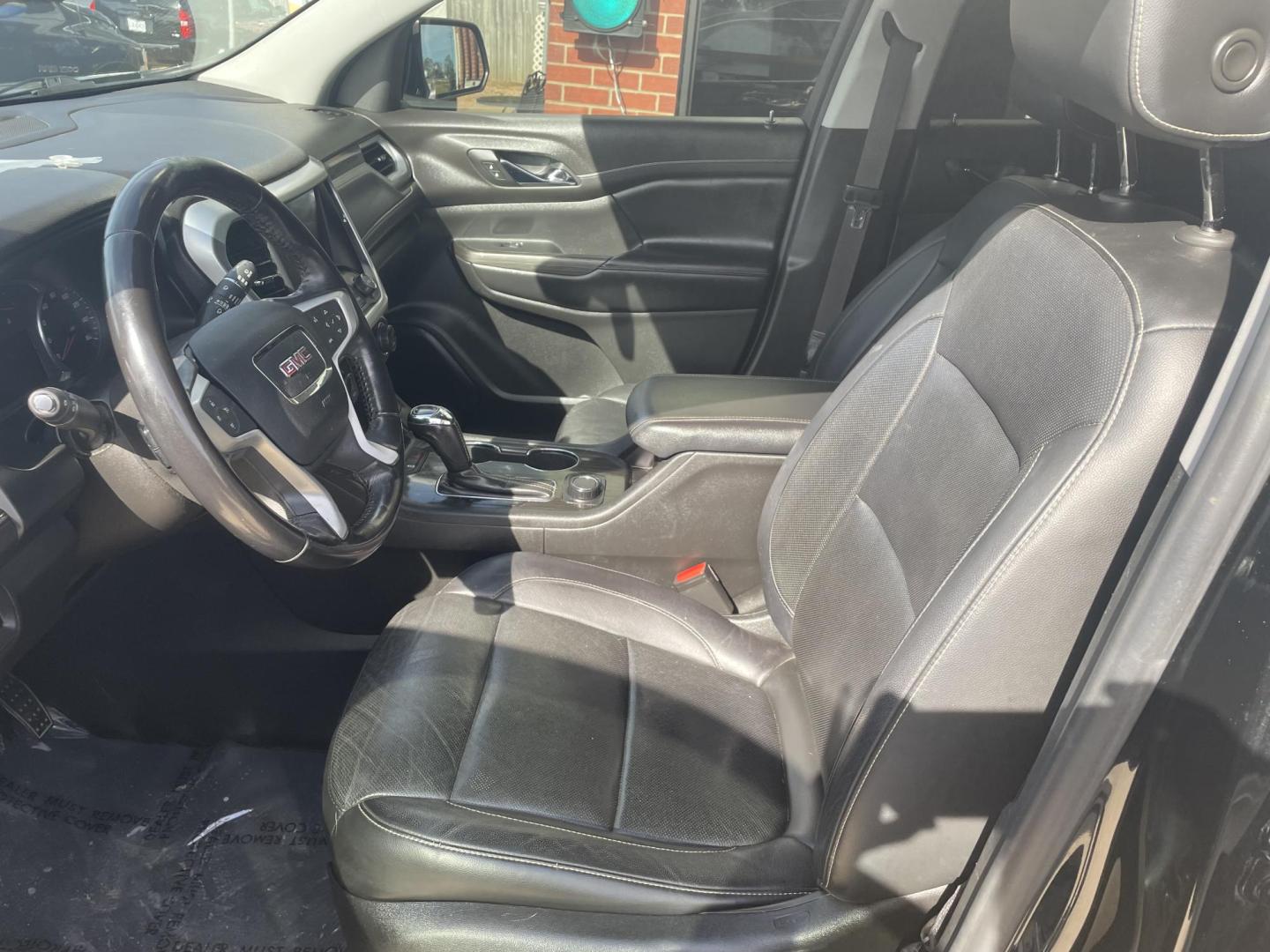 2019 Black /Black GMC Acadia SLT-1 FWD (1GKKNMLSXKZ) with an 3.6L V6 DOHC 24V engine, 6A transmission, located at 204 Hwy. 16 East, Carthage, MS, 39051, (601) 267-7277, 0.000000, 0.000000 - Photo#4