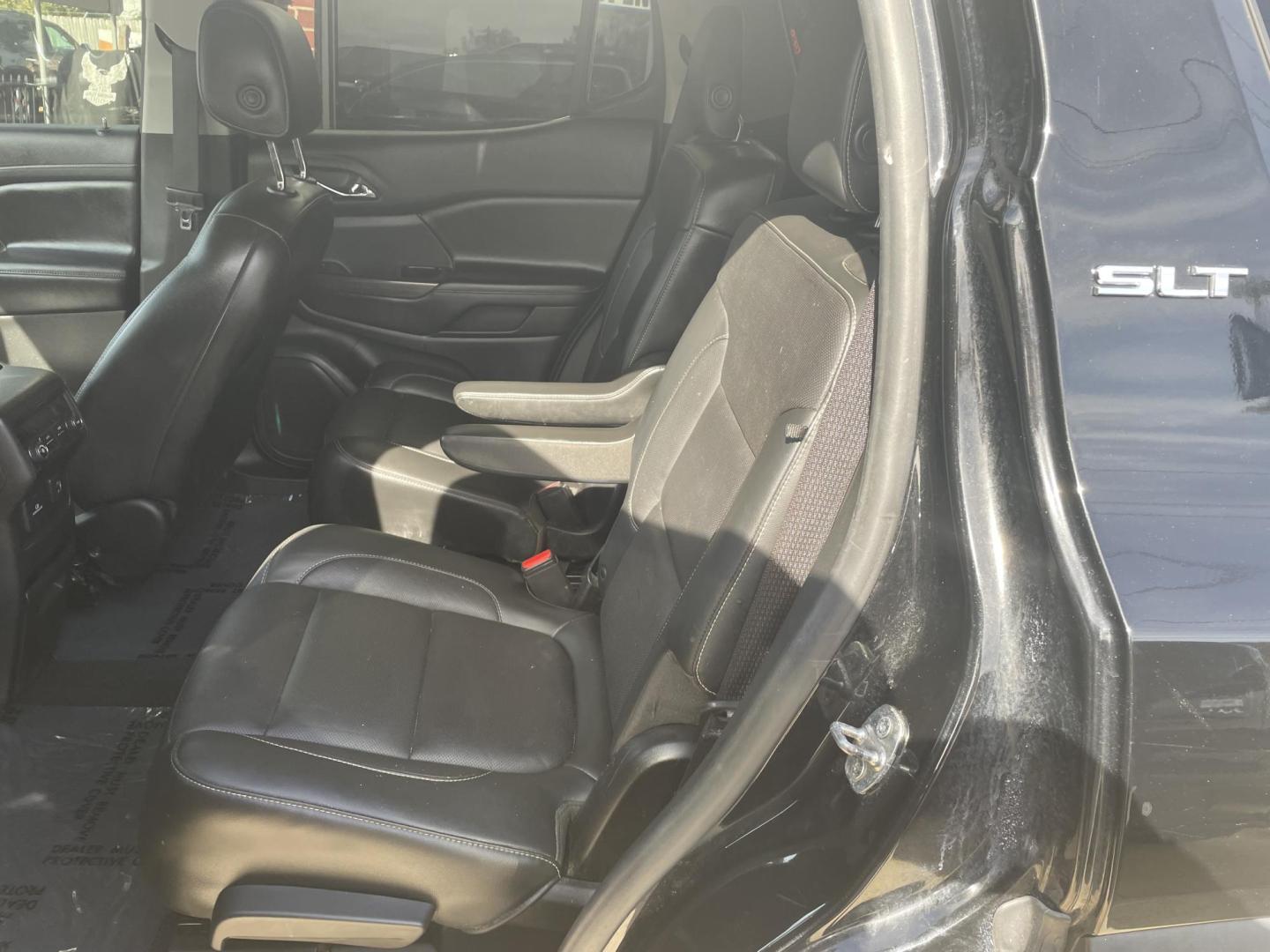 2019 Black /Black GMC Acadia SLT-1 FWD (1GKKNMLSXKZ) with an 3.6L V6 DOHC 24V engine, 6A transmission, located at 204 Hwy. 16 East, Carthage, MS, 39051, (601) 267-7277, 0.000000, 0.000000 - Photo#6