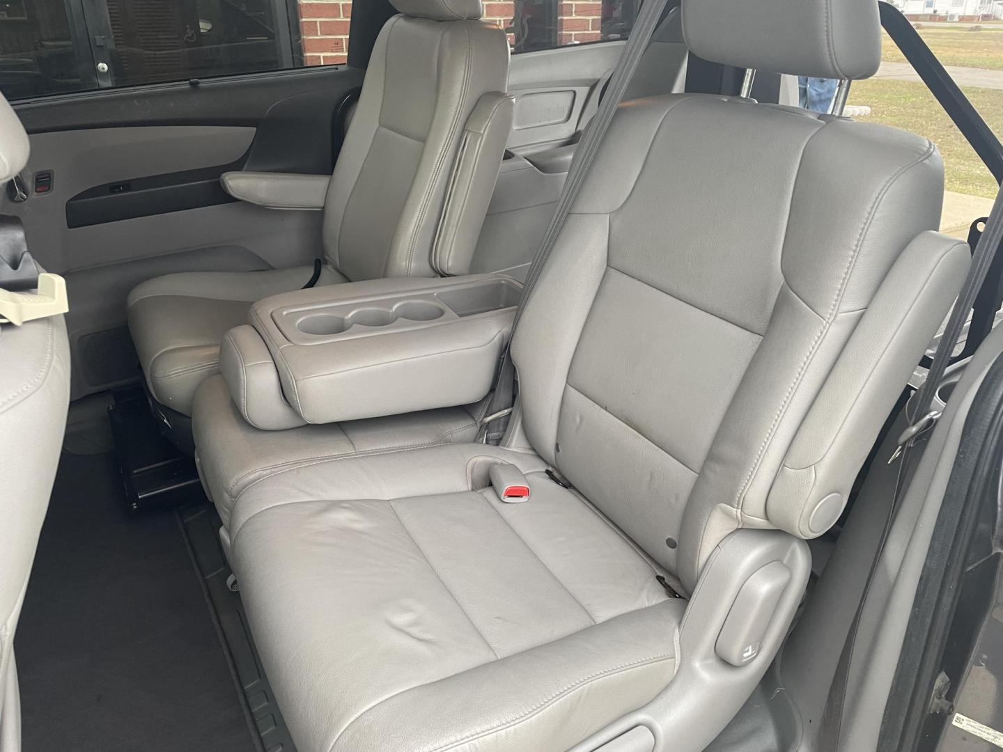 2015 Gray /Gray Honda Odyssey EX-L (5FNRL5H64FB) with an 3.5L V6 SOHC 24V engine, 6-Speed Automatic transmission, located at 204 Hwy. 16 East, Carthage, MS, 39051, (601) 267-7277, 0.000000, 0.000000 - Photo#6