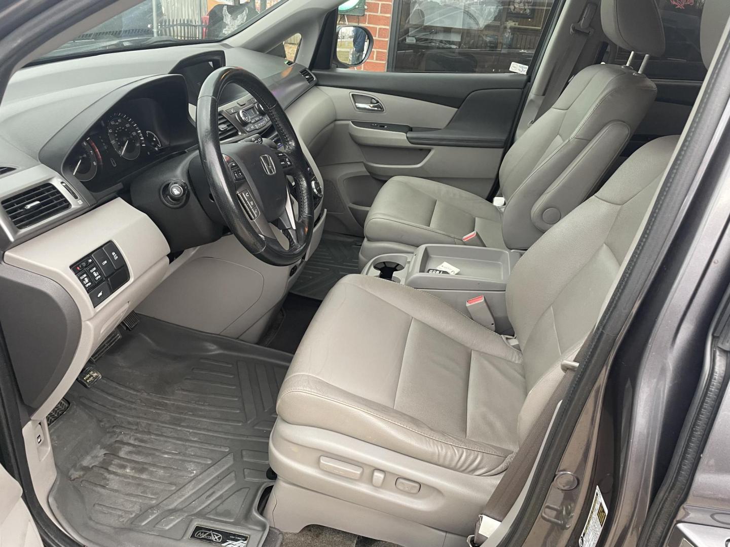 2015 Gray /Gray Honda Odyssey EX-L (5FNRL5H64FB) with an 3.5L V6 SOHC 24V engine, 6-Speed Automatic transmission, located at 204 Hwy. 16 East, Carthage, MS, 39051, (601) 267-7277, 0.000000, 0.000000 - Photo#4