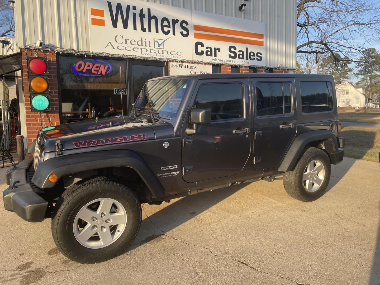2018 Gray /Black Jeep Wrangler Unlimited Sport 4WD (1C4BJWDG9JL) with an 3.6L V6 DOHC 24V FFV engine, Auto transmission, located at 204 Hwy. 16 East, Carthage, MS, 39051, (601) 267-7277, 0.000000, 0.000000 - Photo#0