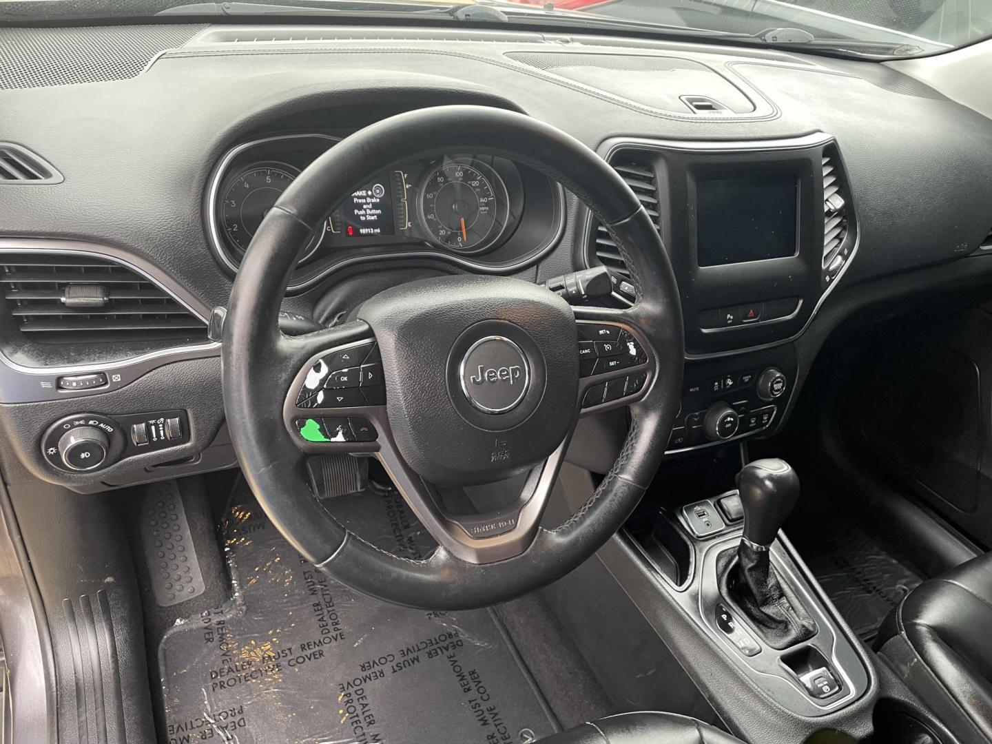 2019 Gray /Black Jeep Cherokee Latitude Plus FWD (1C4PJLLB6KD) with an 2.4L L4 DOHC 16V engine, 9A transmission, located at 204 Hwy. 16 East, Carthage, MS, 39051, (601) 267-7277, 0.000000, 0.000000 - Photo#5