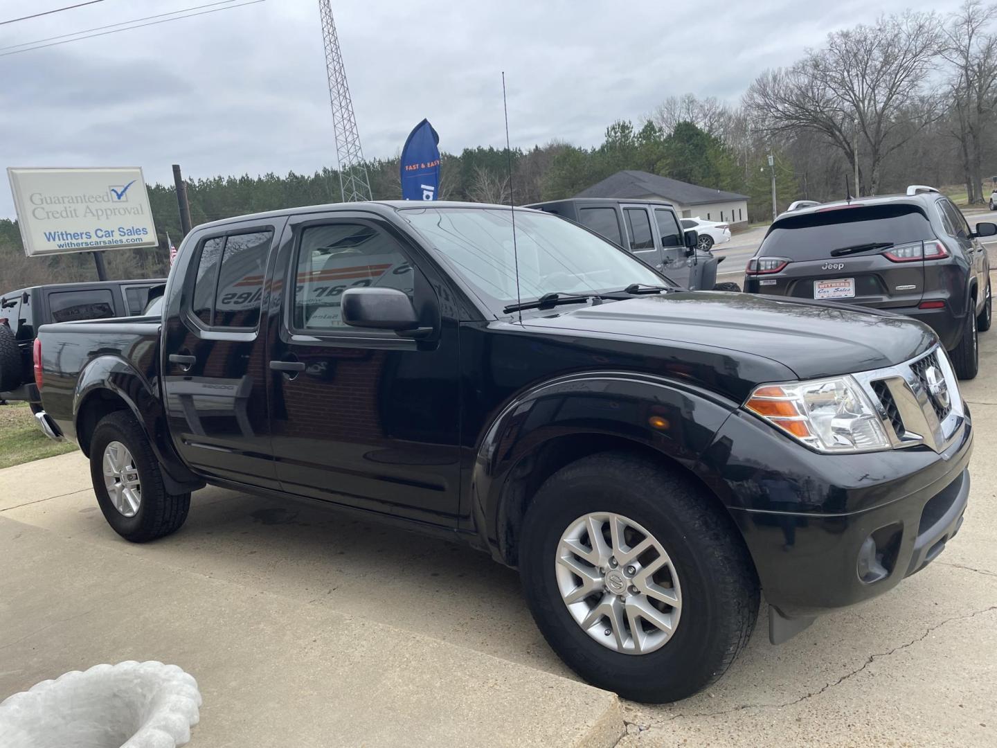 2019 Black /Gray Nissan Frontier SL Crew Cab 5AT 2WD (1N6AD0ER2KN) with an 4.0L V6 DOHC 24V engine, 5A transmission, located at 204 Hwy. 16 East, Carthage, MS, 39051, (601) 267-7277, 0.000000, 0.000000 - Photo#1
