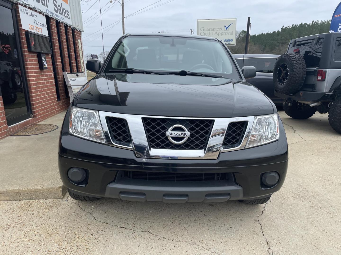 2019 Black /Gray Nissan Frontier SL Crew Cab 5AT 2WD (1N6AD0ER2KN) with an 4.0L V6 DOHC 24V engine, 5A transmission, located at 204 Hwy. 16 East, Carthage, MS, 39051, (601) 267-7277, 0.000000, 0.000000 - Photo#2