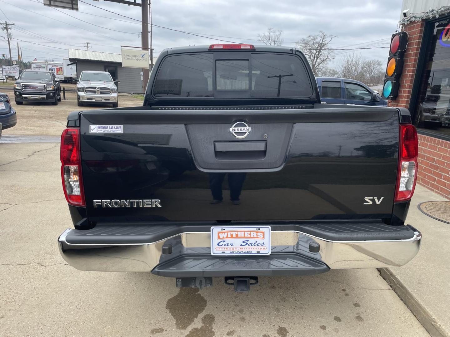 2019 Black /Gray Nissan Frontier SL Crew Cab 5AT 2WD (1N6AD0ER2KN) with an 4.0L V6 DOHC 24V engine, 5A transmission, located at 204 Hwy. 16 East, Carthage, MS, 39051, (601) 267-7277, 0.000000, 0.000000 - Photo#3