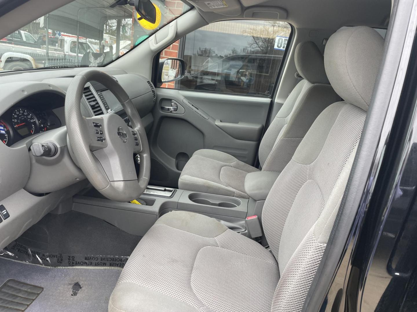 2019 Black /Gray Nissan Frontier SL Crew Cab 5AT 2WD (1N6AD0ER2KN) with an 4.0L V6 DOHC 24V engine, 5A transmission, located at 204 Hwy. 16 East, Carthage, MS, 39051, (601) 267-7277, 0.000000, 0.000000 - Photo#6