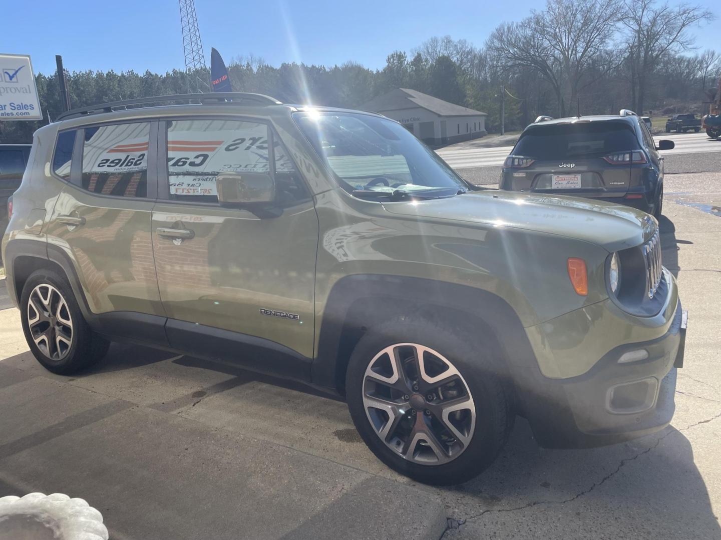 2015 Green /Black Jeep Renegade Latitude FWD (ZACCJABT8FP) with an 2.4L L4 engine, 6-Speed Manual transmission, located at 204 Hwy. 16 East, Carthage, MS, 39051, (601) 267-7277, 0.000000, 0.000000 - Photo#1