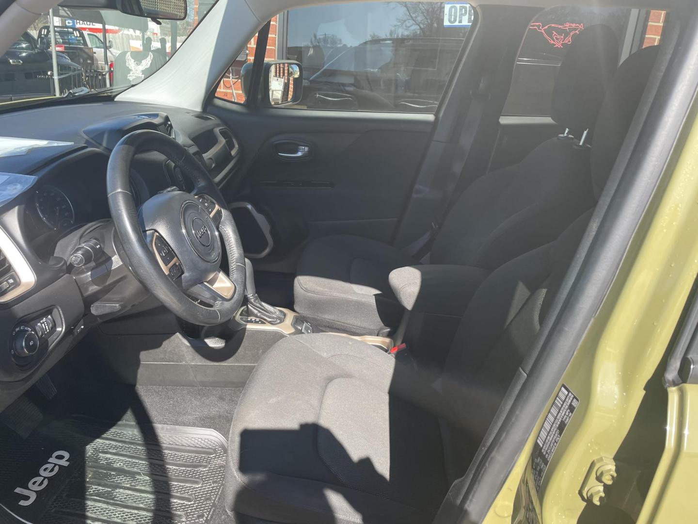 2015 Green /Black Jeep Renegade Latitude FWD (ZACCJABT8FP) with an 2.4L L4 engine, 6-Speed Manual transmission, located at 204 Hwy. 16 East, Carthage, MS, 39051, (601) 267-7277, 0.000000, 0.000000 - Photo#4