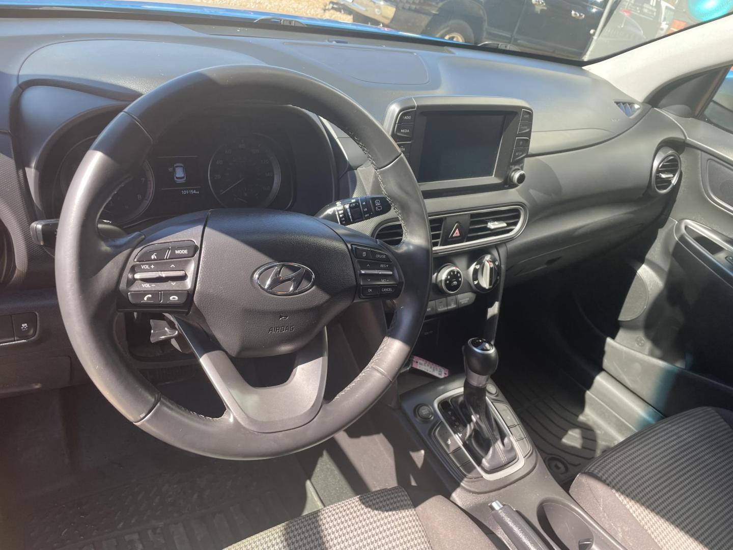 2018 Blue /Black Hyundai Kona SEL AWD (KM8K2CAA5JU) with an 2.0L L4 DOHC 16V engine, 6A transmission, located at 204 Hwy. 16 East, Carthage, MS, 39051, (601) 267-7277, 0.000000, 0.000000 - Photo#5