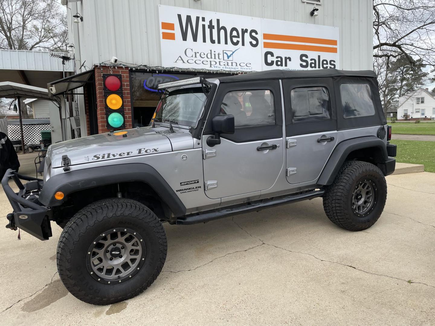 2016 Gray /Black Jeep Wrangler Unlimited Sport 4WD (1C4BJWDG4GL) with an 3.6L V6 DOHC 24V FFV engine, auto transmission, located at 204 Hwy. 16 East, Carthage, MS, 39051, (601) 267-7277, 0.000000, 0.000000 - Photo#0