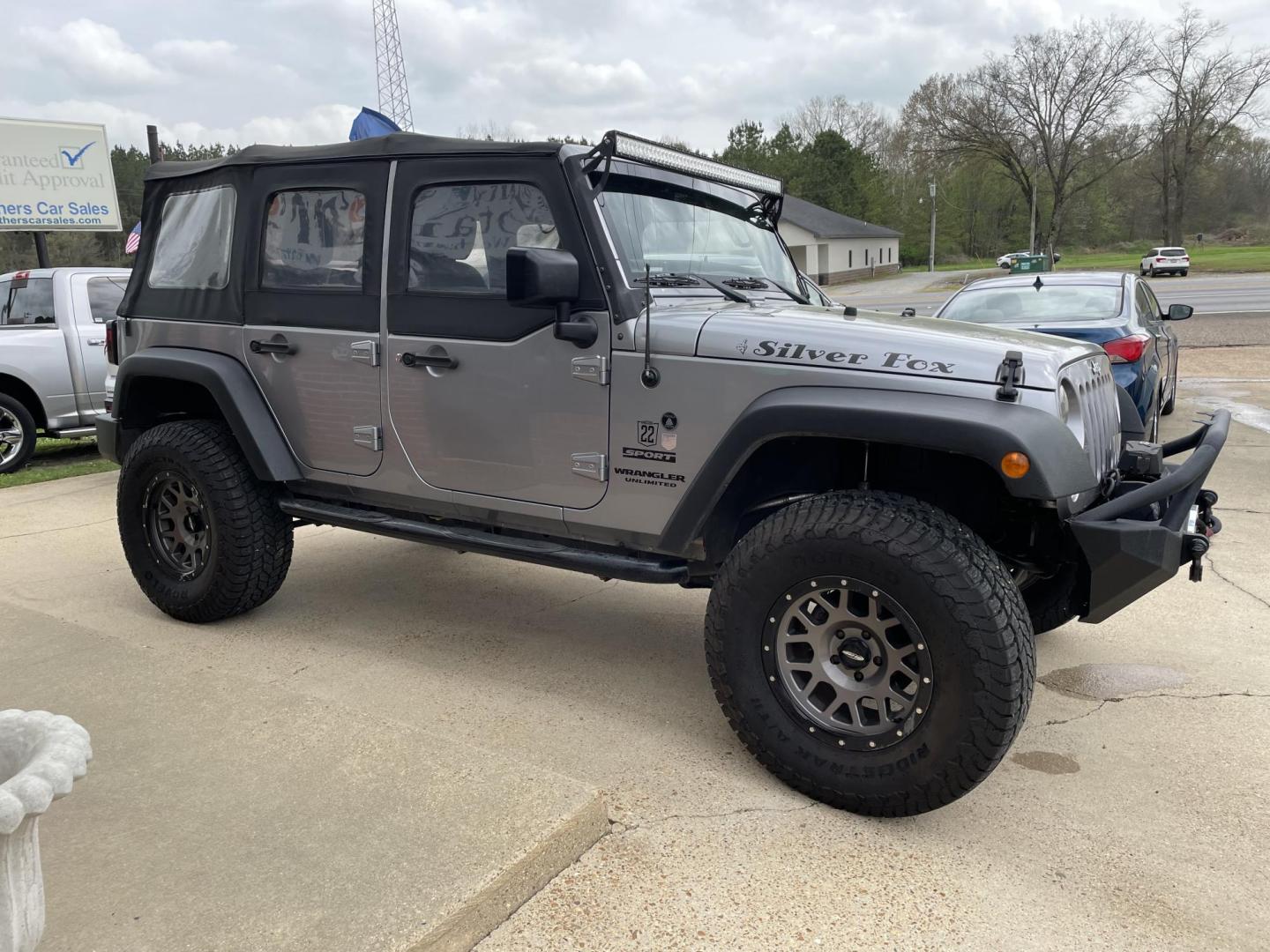 2016 Gray /Black Jeep Wrangler Unlimited Sport 4WD (1C4BJWDG4GL) with an 3.6L V6 DOHC 24V FFV engine, auto transmission, located at 204 Hwy. 16 East, Carthage, MS, 39051, (601) 267-7277, 0.000000, 0.000000 - Photo#1