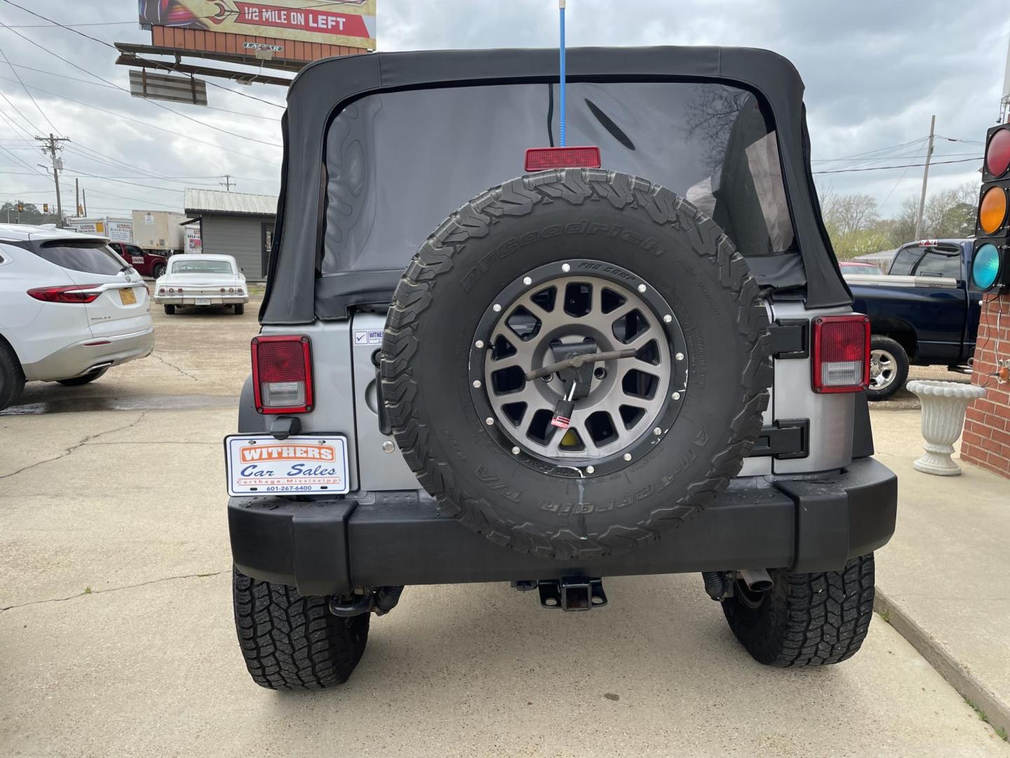 2016 Gray /Black Jeep Wrangler Unlimited Sport 4WD (1C4BJWDG4GL) with an 3.6L V6 DOHC 24V FFV engine, auto transmission, located at 204 Hwy. 16 East, Carthage, MS, 39051, (601) 267-7277, 0.000000, 0.000000 - Photo#3