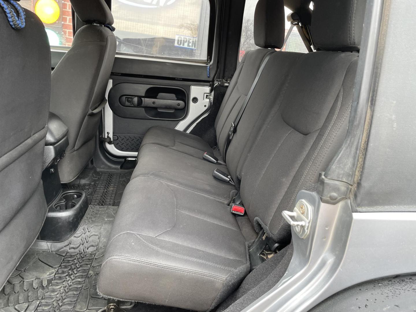 2016 Gray /Black Jeep Wrangler Unlimited Sport 4WD (1C4BJWDG4GL) with an 3.6L V6 DOHC 24V FFV engine, auto transmission, located at 204 Hwy. 16 East, Carthage, MS, 39051, (601) 267-7277, 0.000000, 0.000000 - Photo#6