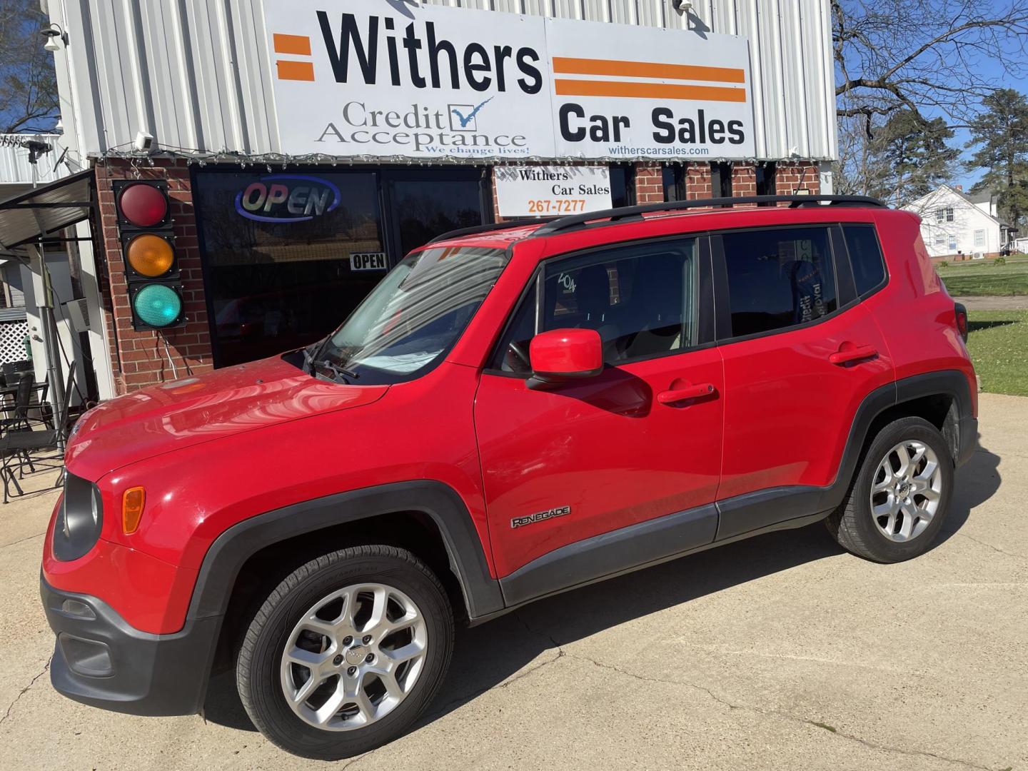 2015 RED /Black Jeep Renegade Latitude 4WD (ZACCJBBT8FP) with an 2.4L L4 engine, 6-Speed Manual transmission, located at 204 Hwy. 16 East, Carthage, MS, 39051, (601) 267-7277, 0.000000, 0.000000 - Photo#0