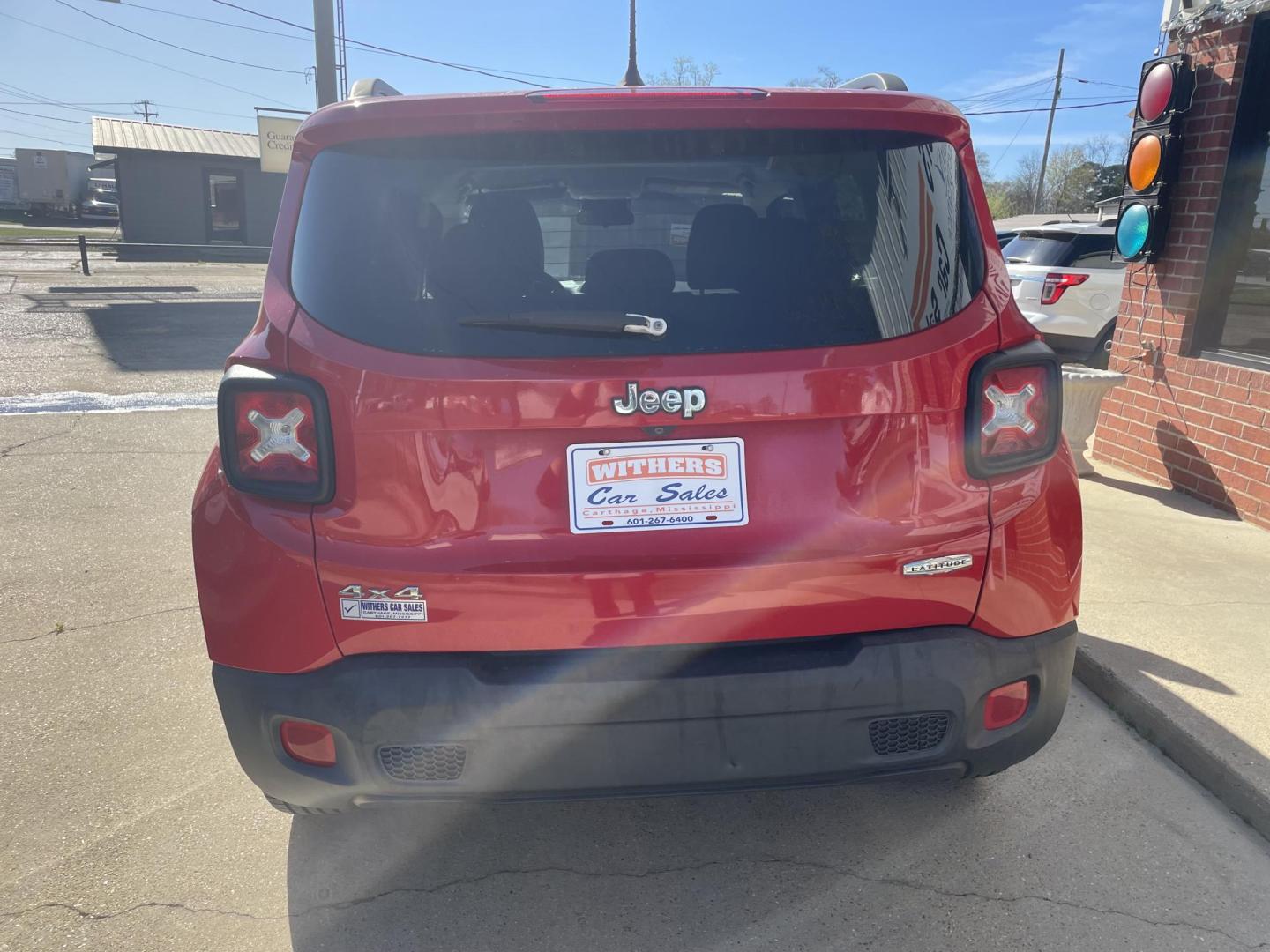2015 RED /Black Jeep Renegade Latitude 4WD (ZACCJBBT8FP) with an 2.4L L4 engine, 6-Speed Manual transmission, located at 204 Hwy. 16 East, Carthage, MS, 39051, (601) 267-7277, 0.000000, 0.000000 - Photo#3