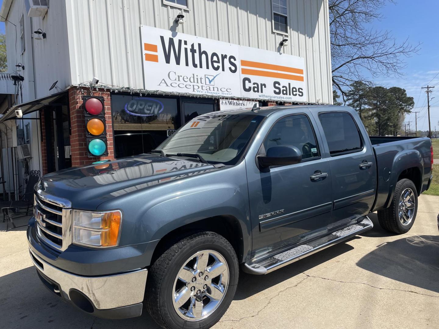 2012 Blue /Gray GMC Sierra 1500 SLT Crew Cab 2WD (3GTP1WE07CG) with an 5.3L V8 OHV 16V FFV engine, 6-Speed Automatic transmission, located at 204 Hwy. 16 East, Carthage, MS, 39051, (601) 267-7277, 0.000000, 0.000000 - Photo#0