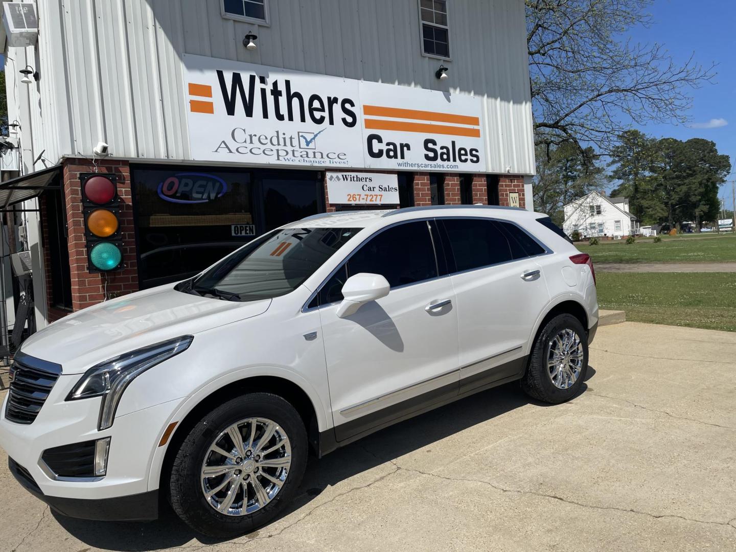 2019 White /Beige Cadillac XT5 Base (1GYKNARS0KZ) with an 3.6L V6 DOHC 24V engine, 8A transmission, located at 204 Hwy. 16 East, Carthage, MS, 39051, (601) 267-7277, 0.000000, 0.000000 - Photo#0