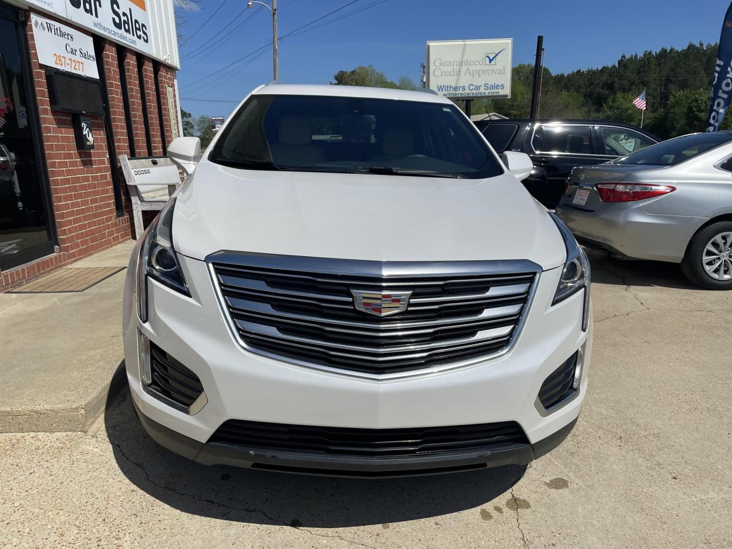 2019 White /Beige Cadillac XT5 Base (1GYKNARS0KZ) with an 3.6L V6 DOHC 24V engine, 8A transmission, located at 204 Hwy. 16 East, Carthage, MS, 39051, (601) 267-7277, 0.000000, 0.000000 - Photo#2