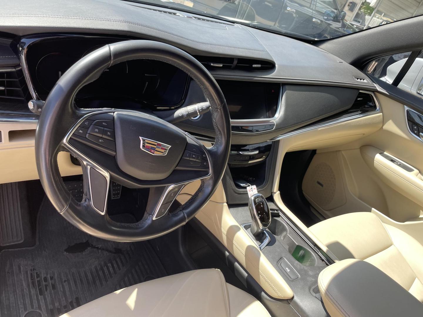 2019 White /Beige Cadillac XT5 Base (1GYKNARS0KZ) with an 3.6L V6 DOHC 24V engine, 8A transmission, located at 204 Hwy. 16 East, Carthage, MS, 39051, (601) 267-7277, 0.000000, 0.000000 - Photo#5