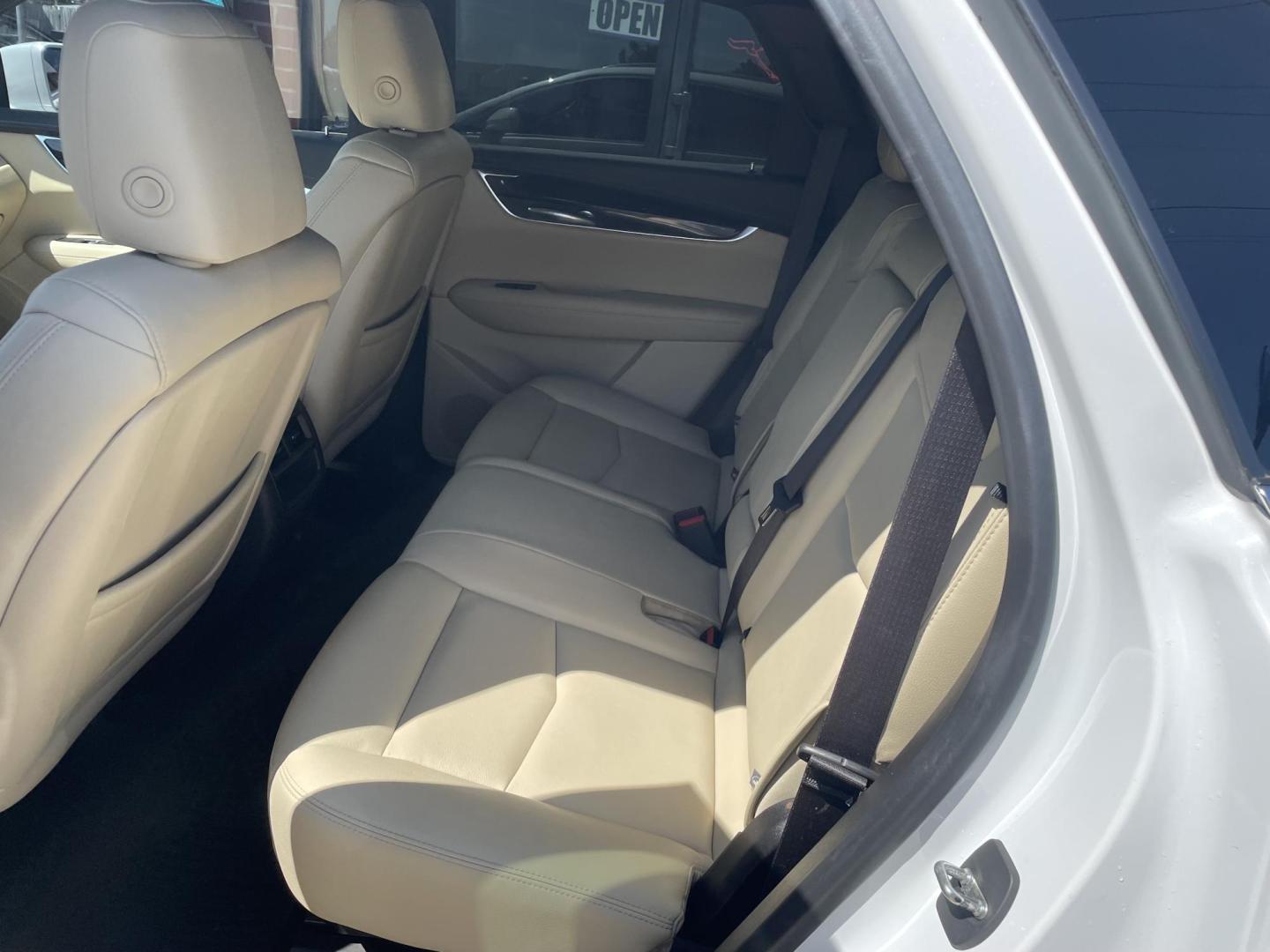 2019 White /Beige Cadillac XT5 Base (1GYKNARS0KZ) with an 3.6L V6 DOHC 24V engine, 8A transmission, located at 204 Hwy. 16 East, Carthage, MS, 39051, (601) 267-7277, 0.000000, 0.000000 - Photo#6