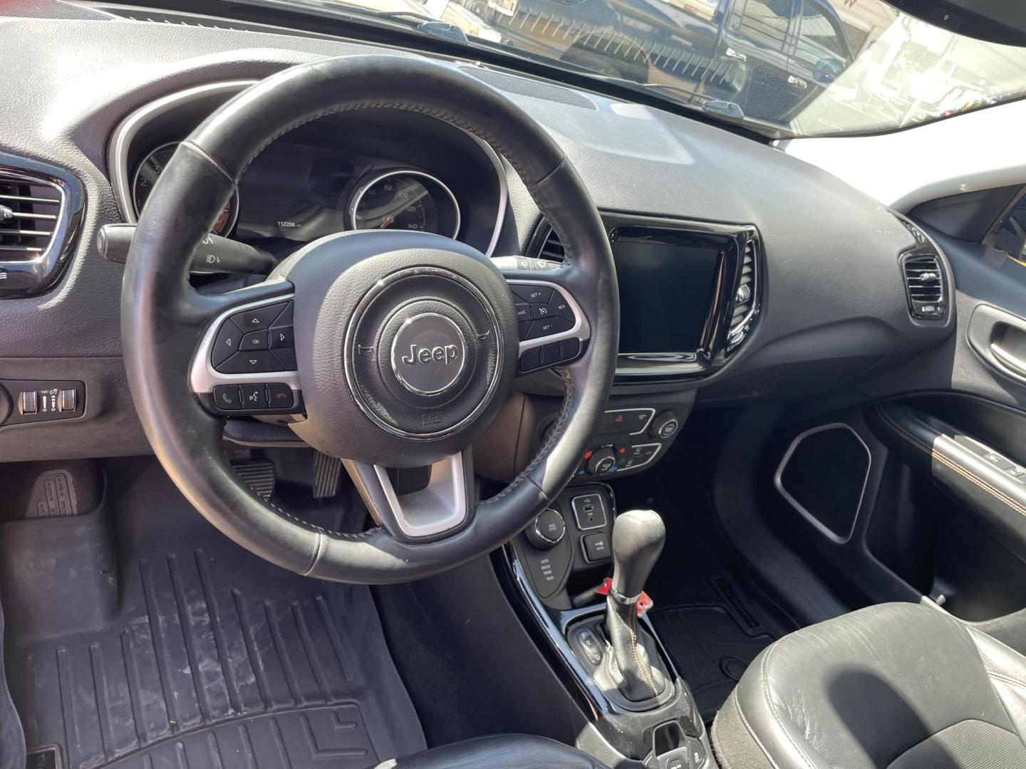 2018 Gray /Black Jeep Compass Limited 4WD (3C4NJDCB4JT) with an 2.4L L4 DOHC 16V engine, CVT transmission, located at 204 Hwy. 16 East, Carthage, MS, 39051, (601) 267-7277, 0.000000, 0.000000 - Photo#4