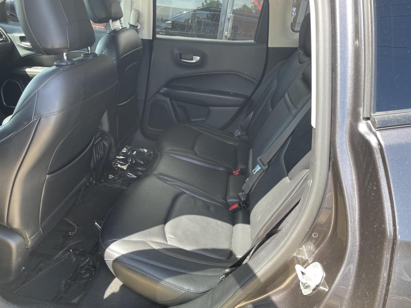 2018 Gray /Black Jeep Compass Limited 4WD (3C4NJDCB4JT) with an 2.4L L4 DOHC 16V engine, CVT transmission, located at 204 Hwy. 16 East, Carthage, MS, 39051, (601) 267-7277, 0.000000, 0.000000 - Photo#5