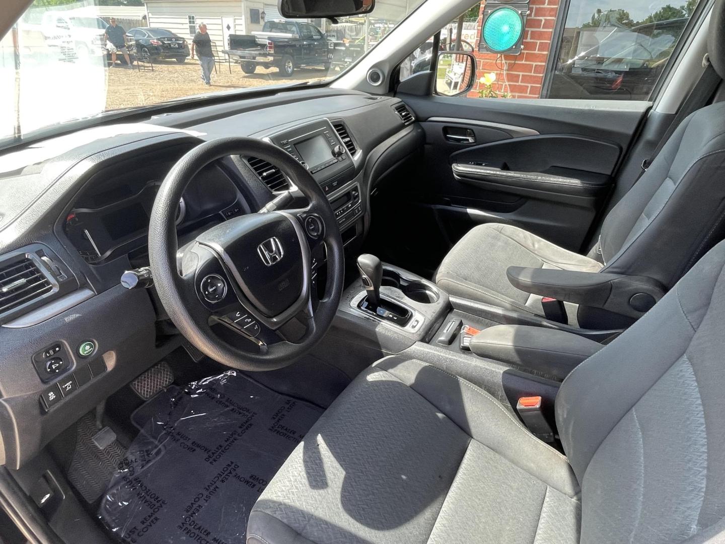 2019 Black /Gray Honda Ridgeline Sport AWD (5FPYK3F1XKB) with an 3.5L V6 SOHC 24V engine, 6A transmission, located at 204 Hwy. 16 East, Carthage, MS, 39051, (601) 267-7277, 0.000000, 0.000000 - Photo#4