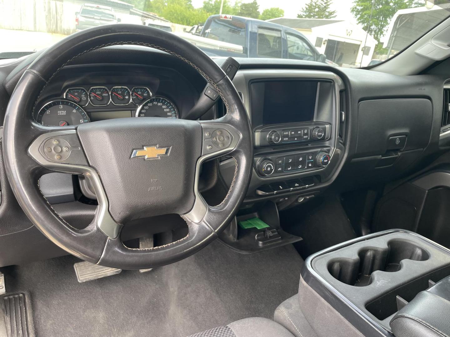 2019 Silver /Black Chevrolet Silverado 1500 Work Truck Double Cab 2WD (2GCRCPEC0K1) with an 5.3L V8 OHV 16V engine, 6A transmission, located at 204 Hwy. 16 East, Carthage, MS, 39051, (601) 267-7277, 0.000000, 0.000000 - Photo#5