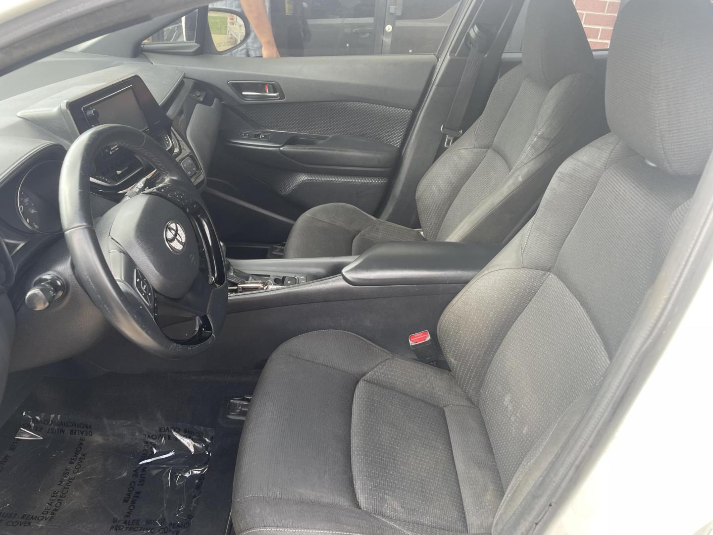 2018 White /Black Toyota C-HR XLE (JTNKHMBX6J1) with an 2.0L L4 DOHC 16V engine, CVT transmission, located at 204 Hwy. 16 East, Carthage, MS, 39051, (601) 267-7277, 0.000000, 0.000000 - Photo#4