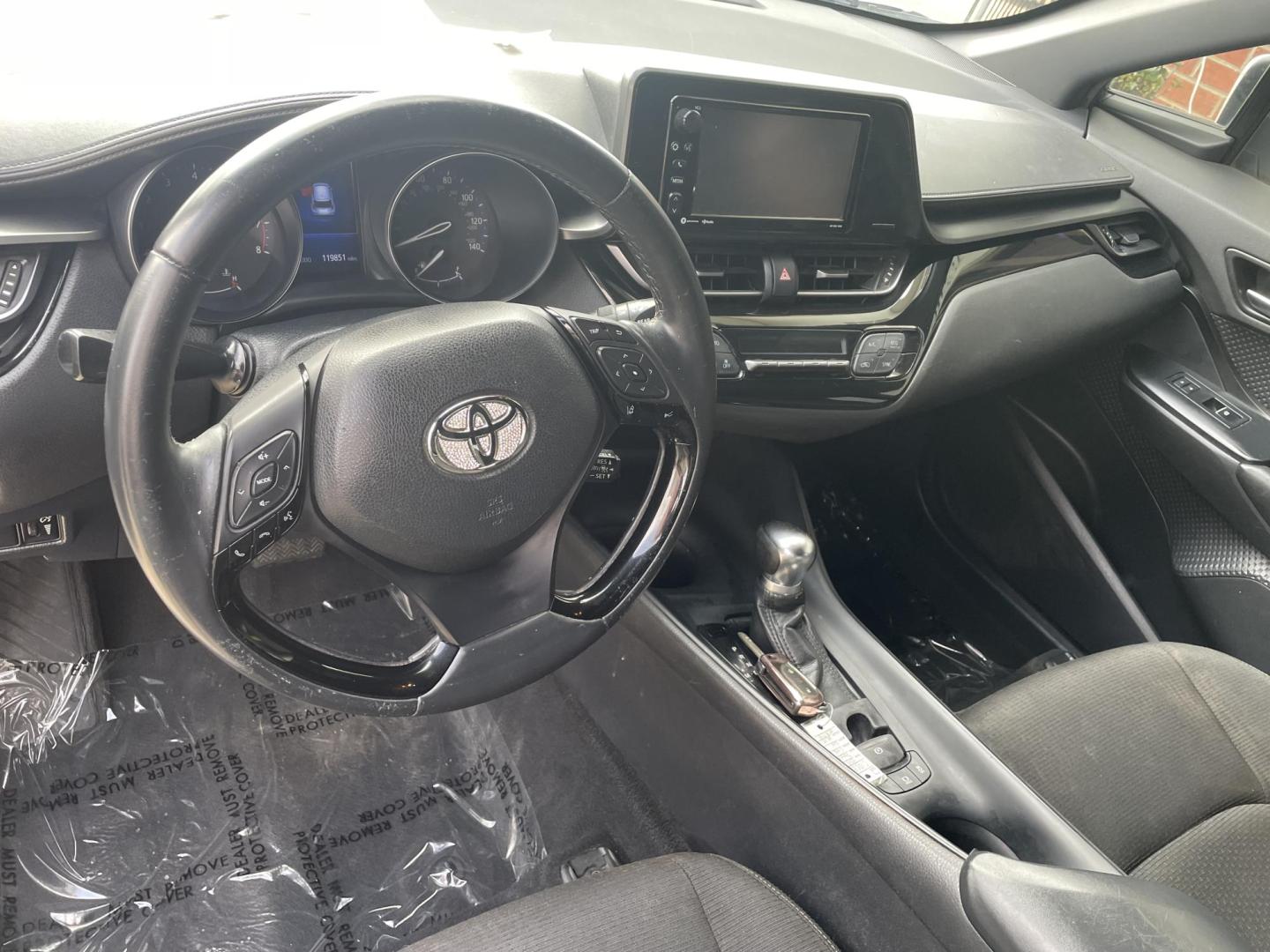 2018 White /Black Toyota C-HR XLE (JTNKHMBX6J1) with an 2.0L L4 DOHC 16V engine, CVT transmission, located at 204 Hwy. 16 East, Carthage, MS, 39051, (601) 267-7277, 0.000000, 0.000000 - Photo#5