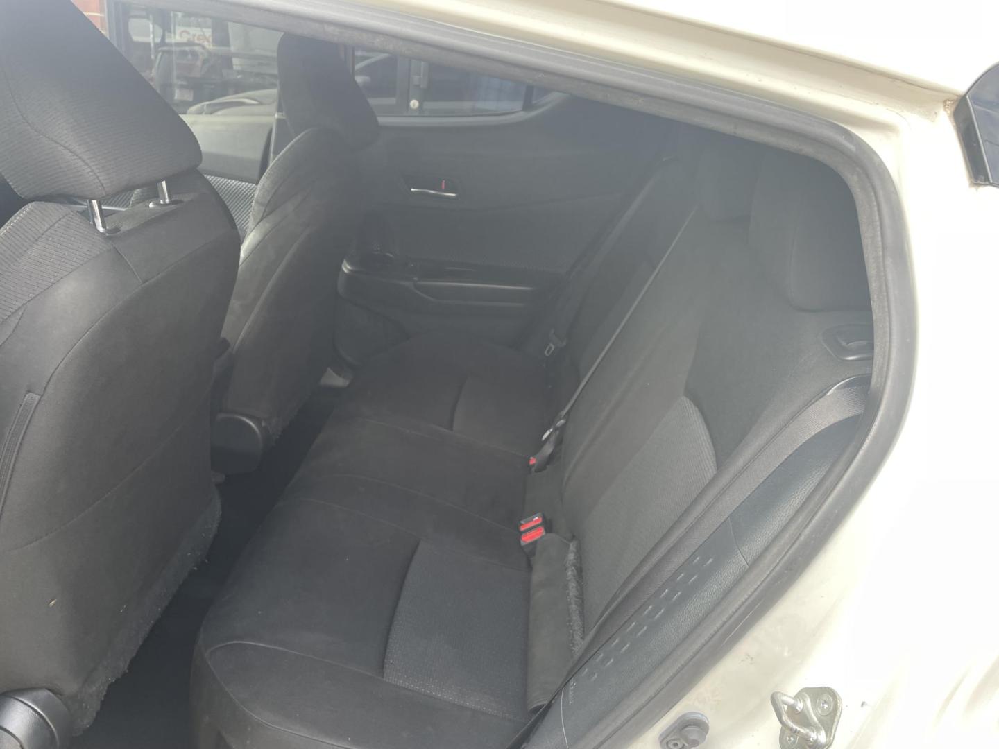 2018 White /Black Toyota C-HR XLE (JTNKHMBX6J1) with an 2.0L L4 DOHC 16V engine, CVT transmission, located at 204 Hwy. 16 East, Carthage, MS, 39051, (601) 267-7277, 0.000000, 0.000000 - Photo#6