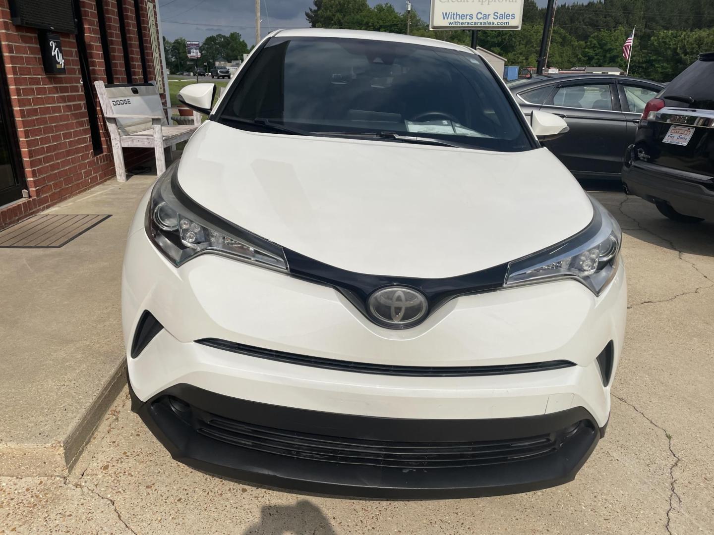 2018 White /Black Toyota C-HR XLE (JTNKHMBX6J1) with an 2.0L L4 DOHC 16V engine, CVT transmission, located at 204 Hwy. 16 East, Carthage, MS, 39051, (601) 267-7277, 0.000000, 0.000000 - Photo#2