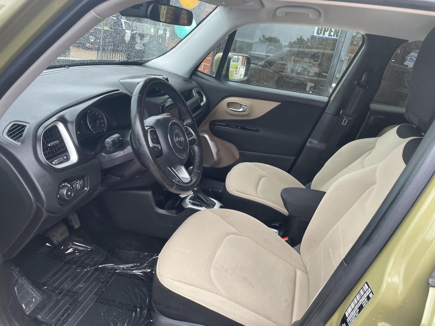2015 Green /Black Jeep Renegade Latitude FWD (ZACCJABT5FP) with an 2.4L L4 engine, 6-Speed Auto transmission, located at 204 Hwy. 16 East, Carthage, MS, 39051, (601) 267-7277, 0.000000, 0.000000 - Photo#4